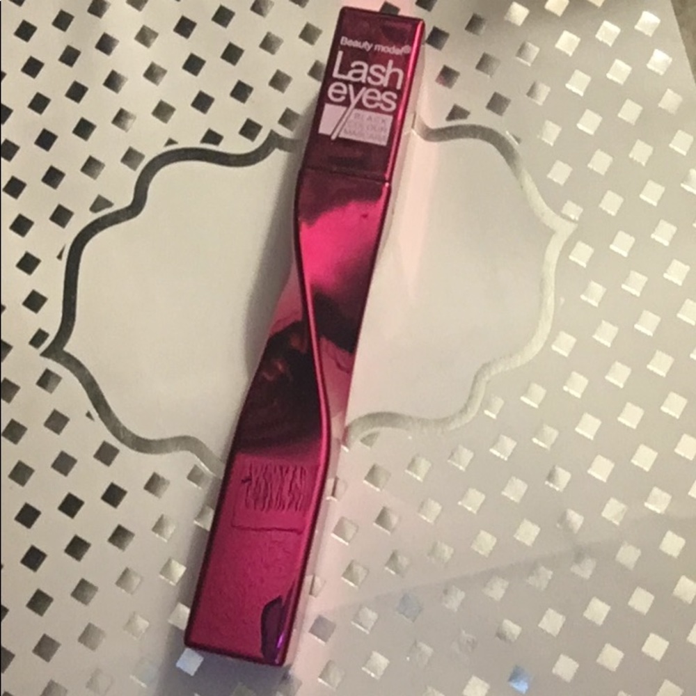 2/$25 New Beauty Model Black Mascara - Picture 1 of 2